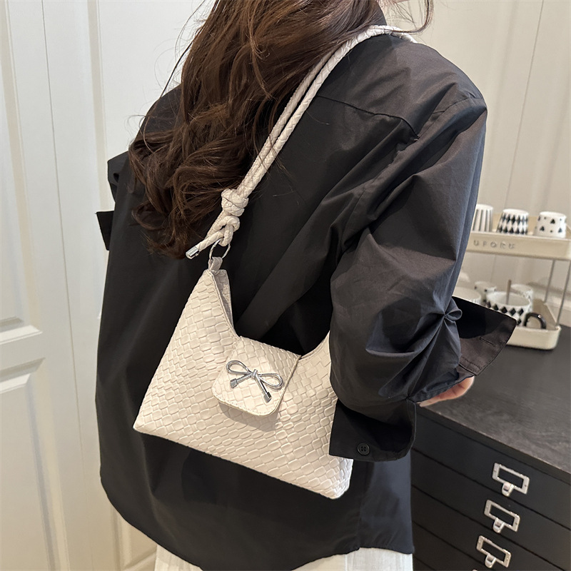 Large-capacity casual underarm bag 2025 new solid color fashionable Korean style simple bow single-shoulder crossbody women's bag details Picture
