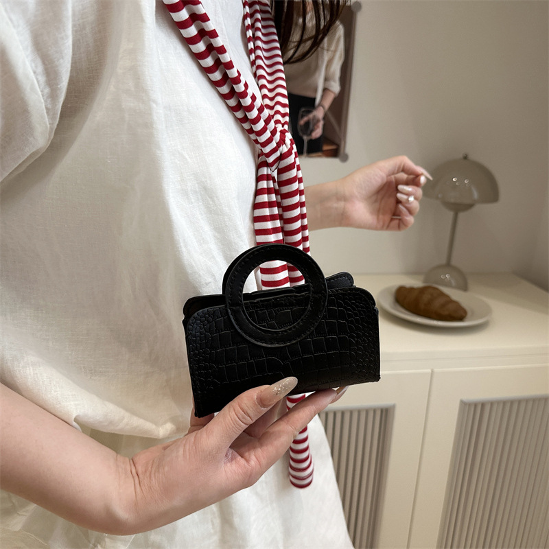 ins Niche Fashion circular handbag 2025 New style solid color casual stone pattern small square bag Specification drawing