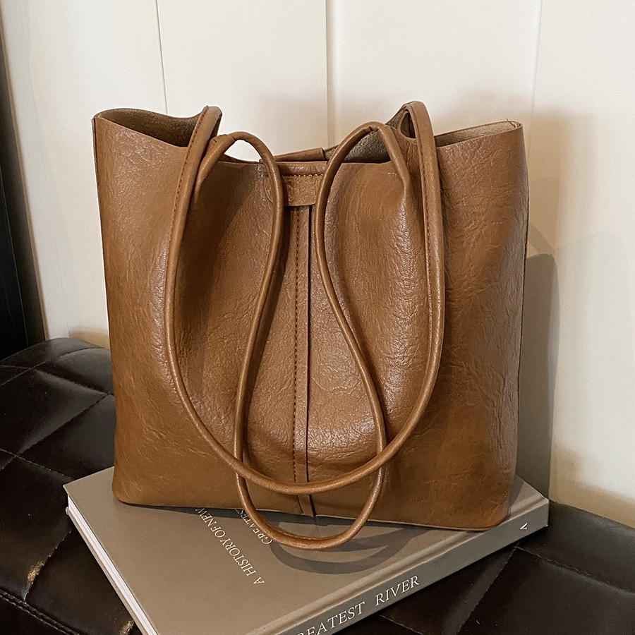 A high-end, versatile solid color tote bag for women, a new 2024 trendy, simple, large-capacity casual commuting single-shoulder bag full figure