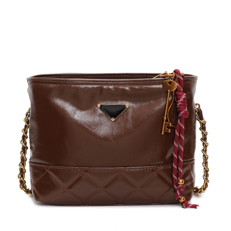 A niche and high-end soft leather bag for women, a new 2024 trendy and fashionable chanel-style chain bag, a versatile and elegant bucket bag Item Picture