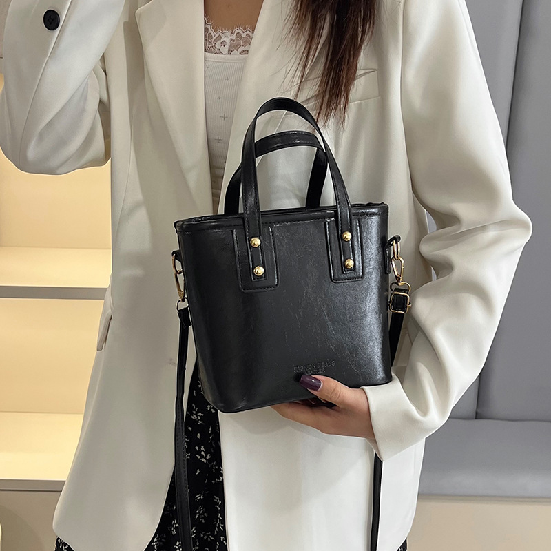This year's popular women's bags are the high-end, retro hand-held bag, single-shoulder, crossbody bucket bag from 2025 Specification drawing