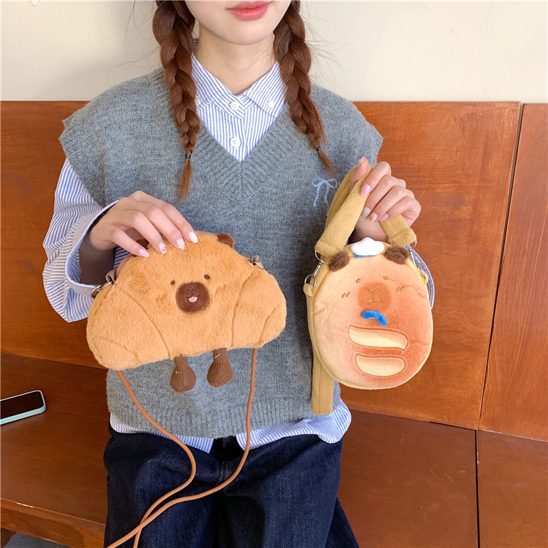 The new cartoon bread capybara mini crossbody bag is cute and girlish. The coin key bag and the claw machine doll can be exchanged for gifts full figure