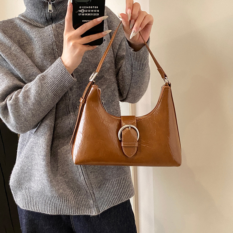 A high-end and niche design underarm crossbody bag for women, a new 2025 trendy and versatile single-shoulder bag for commuting full figure