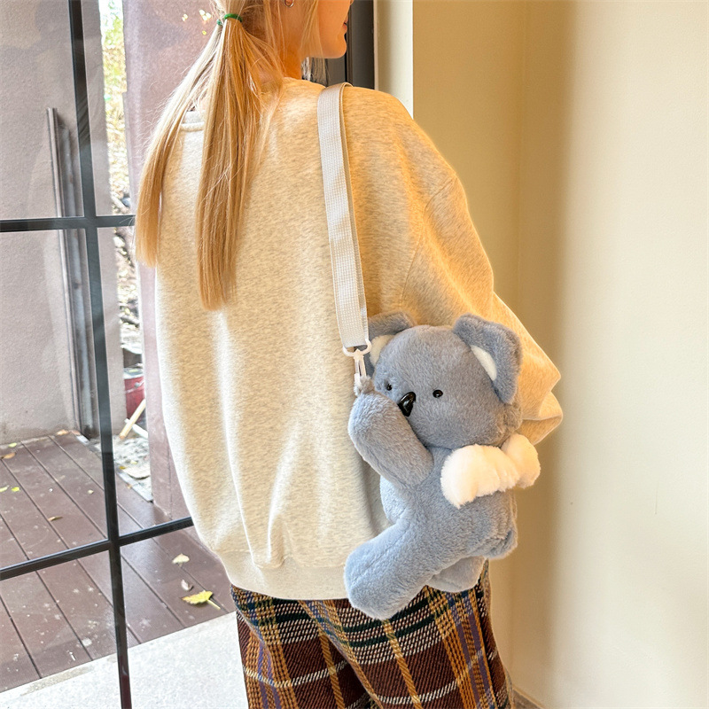 New plush and cute capybara crossbody bag, high appearance level, sloth piglet single-shoulder bag, student commuting backpack, and doll bag Application Scenario