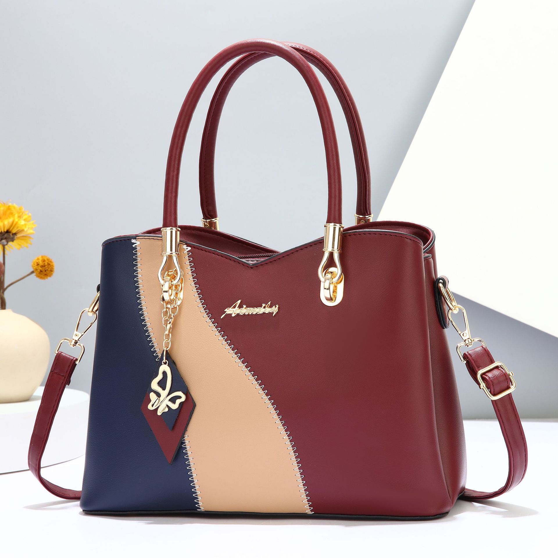 Women's bag 2025 New style fashionable color-blocking trendy handbag, large-capacity simple color-blocking single-shoulder crossbody bag Application Scenario