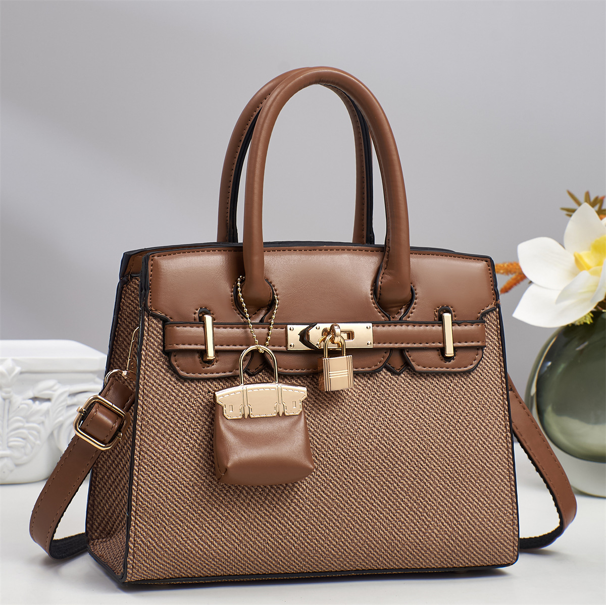 Bag Girl 2025 New Fashion handbag, large-capacity single-shoulder bag, mom's style light luxury commuter fashion tote bag Item Picture