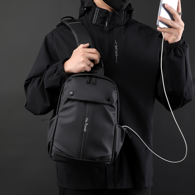 WEPOWER's new men's casual chest bag is a simple and fashionable crossbody bag with a large single-shoulder capacity and water repellent details Picture