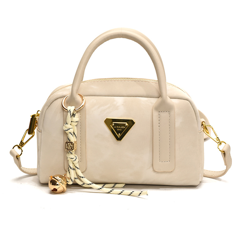 A stylish and casual bowling bag of 2025 style, retro and high-end, simple and versatile single-shoulder bag, trendy women's bag Item Picture