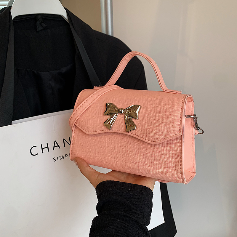 The 2024 new trendy butterfly versatile crossbody bag is a stylish and stylish mini square bag for women full figure