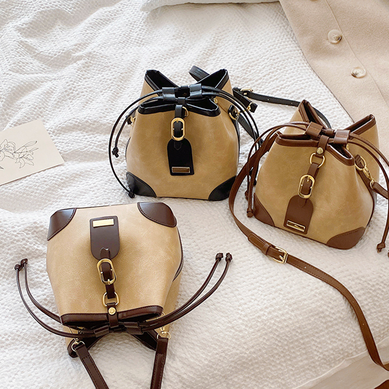 The color-blocking bucket bag is a new trendy and fashionable single-shoulder bag for women in the autumn and winter of 2023, featuring a Korean-style quality crossbody bag Application Scenario