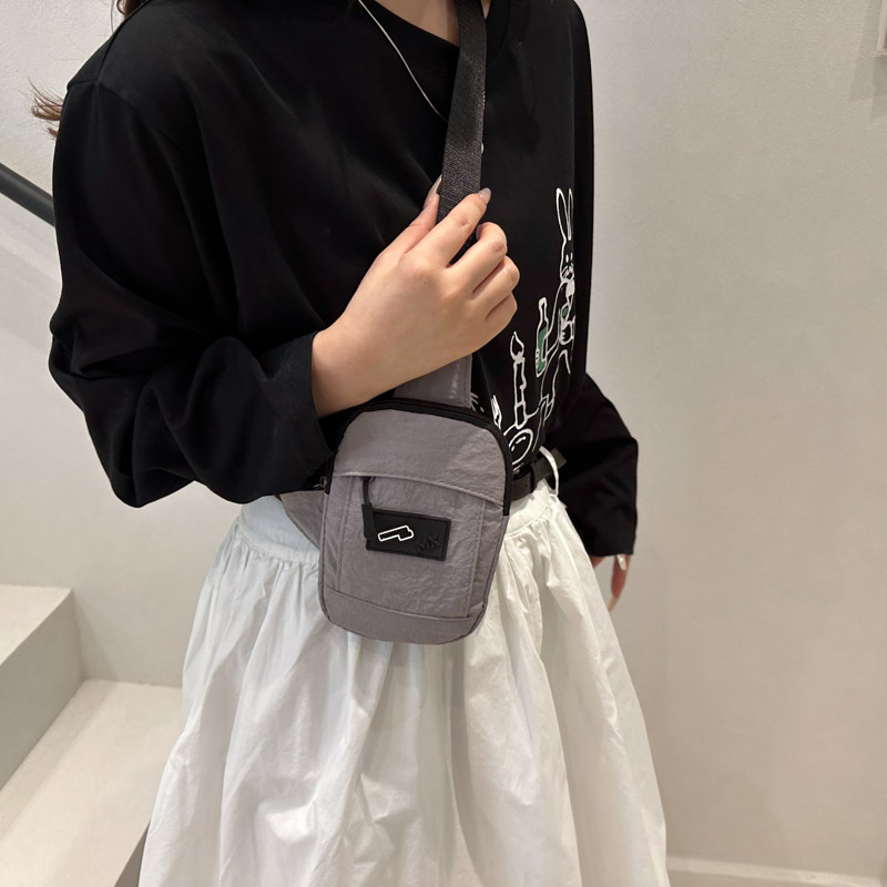 The 2025 summer new multi-functional sports crossbody bag, large-capacity waterproof crossbody bag, fashionable and trendy mobile phone bag Specification drawing