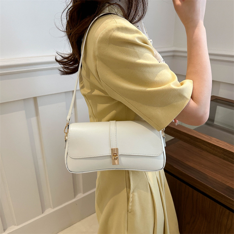 Retro, fashionable and high-quality small bag for women, 2024 summer new solid color versatile shoulder bag, commuting underarm bag, small square bag details Picture