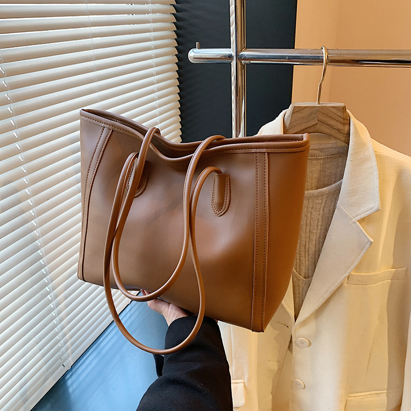 Retro large-capacity women's bag, minimalist style 2025 new trendy Korean-style artistic tote bag, fashionable commuting single-shoulder bag full figure