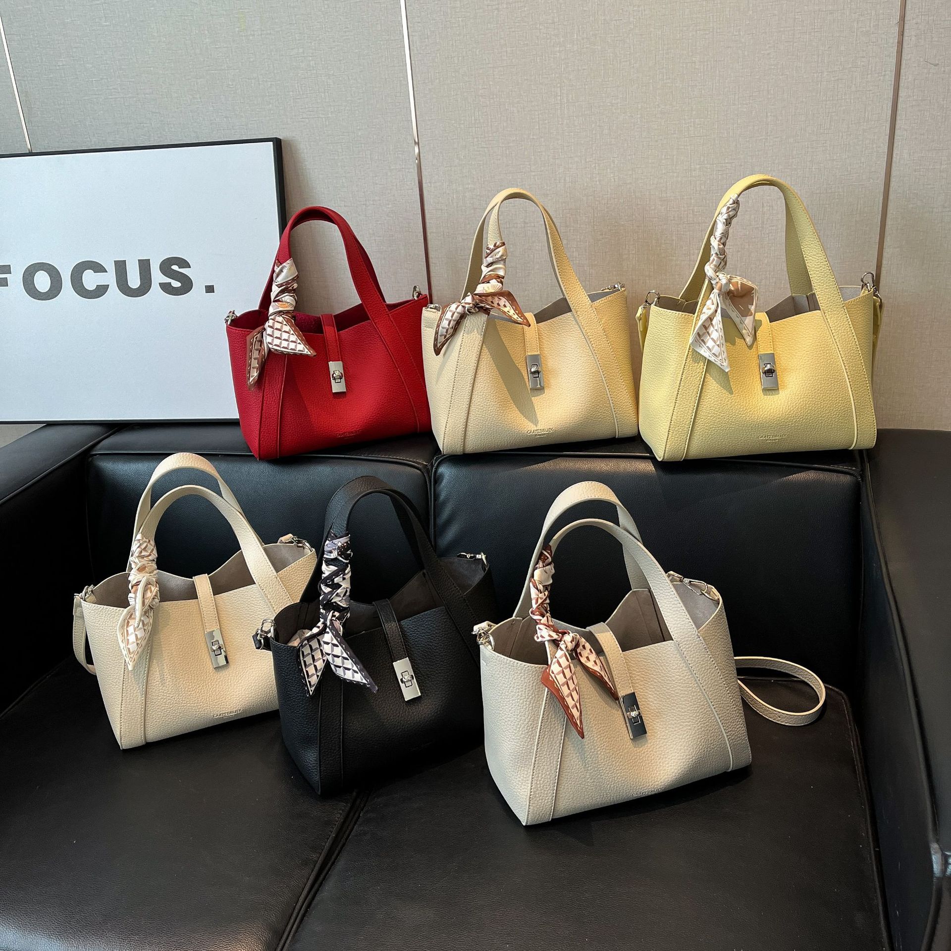 High-end quality handbag, women's 2025 new style niche single-shoulder bucket bag, crossbody vegetable basket commuting tote bag Application Scenario