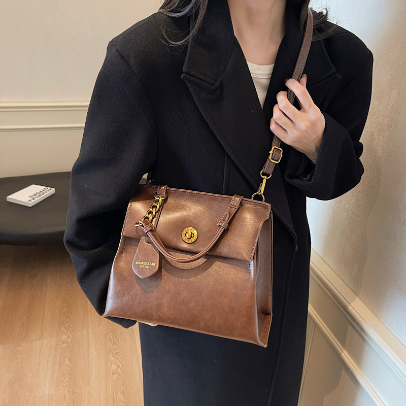 Textured casual backpack, fashionable schoolbag, backpack, small bag, 2024 new trendy, ins, stylish and multi-functional bag Application Scenario