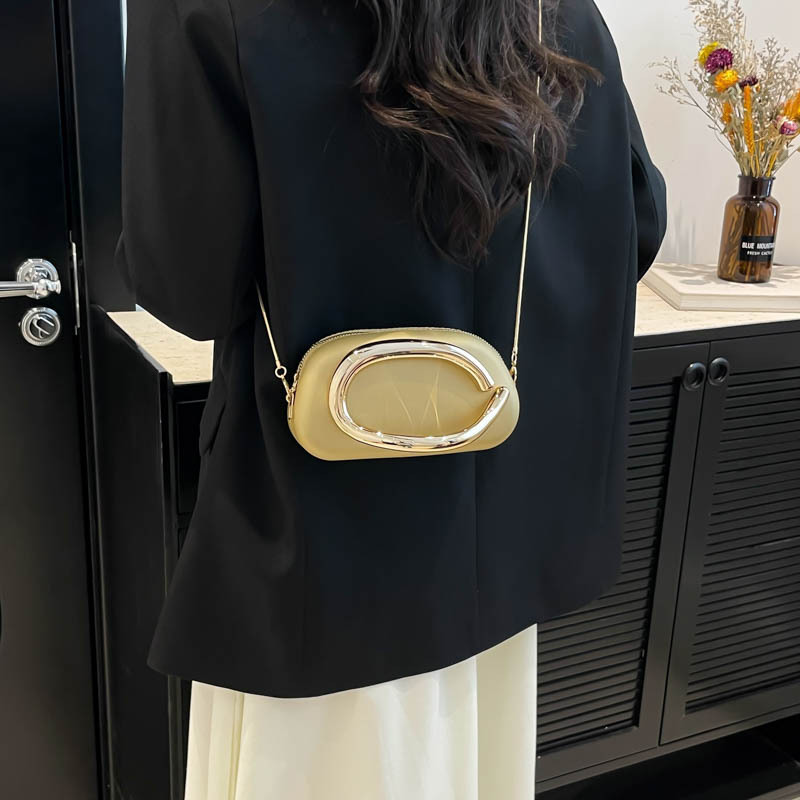 Single-shoulder hand-held women's bag, solid color, large capacity, 2025 new trendy metal handle, personalized evening chain bag Specification drawing