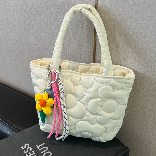 Korean style fresh and sweet girl's handbag, casual and simple large-capacity tote bag, stylish and simple hand-held storage bag full figure