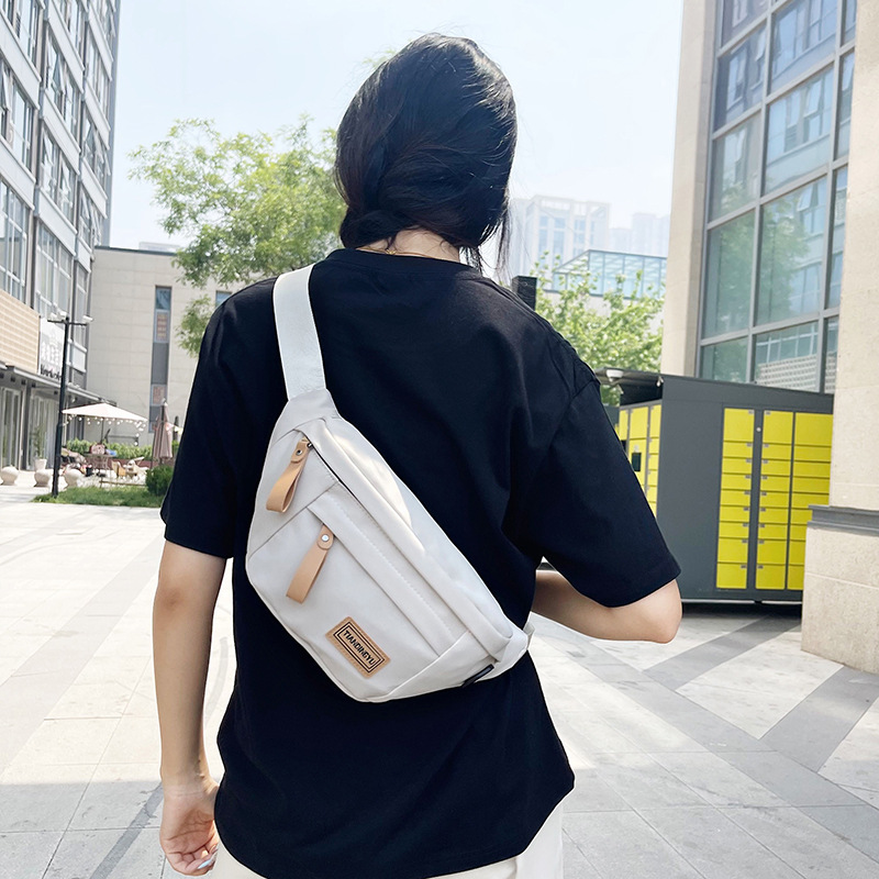 Sporty solid color simple saddle bag 2025 summer new outdoor sports crossbody small bag, loose change mobile phone bag Application Scenario