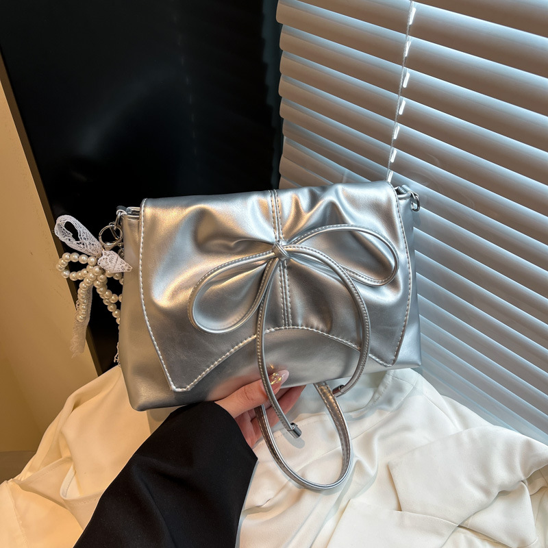 Large-capacity women's summer 2025 new style casual bow crossbody bag, high-end and stylish commuter tote bag full figure
