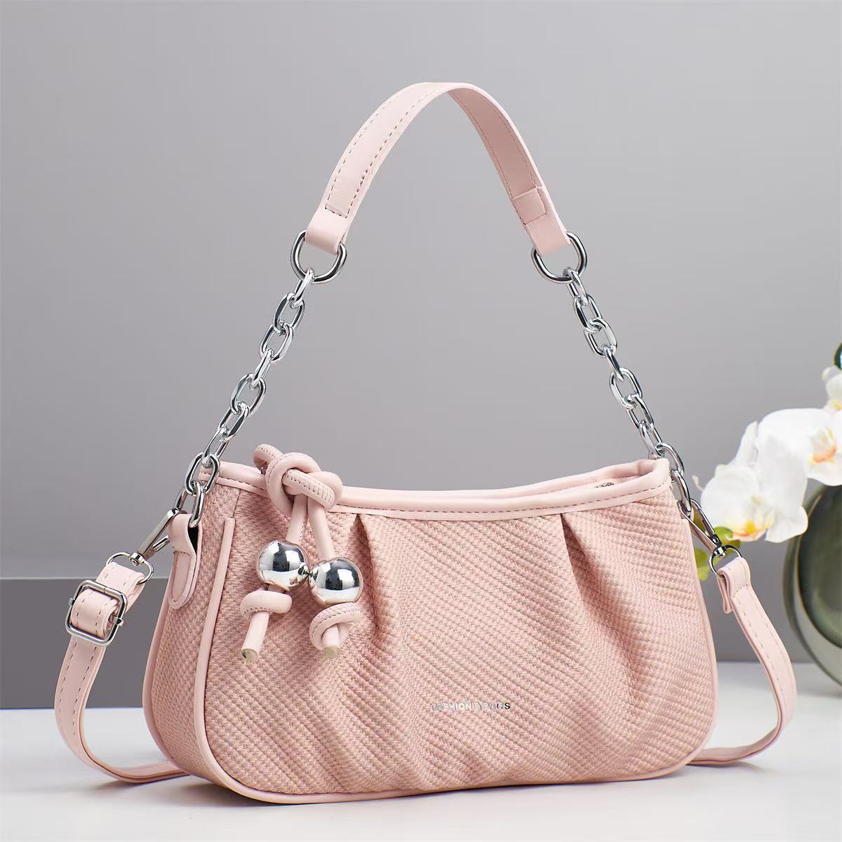 New Chinese-style hand-held cloud bag, fashionable underarm bag, high-end and stylish, cross-border trend chain single-shoulder crossbody bag Specification drawing