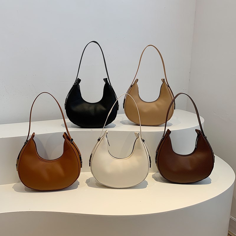 New French niche bags are popular for women in summer. They are trendy, versatile, and have a high-end texture. They are fashionable shoulder bags and underarm bags Application Scenario