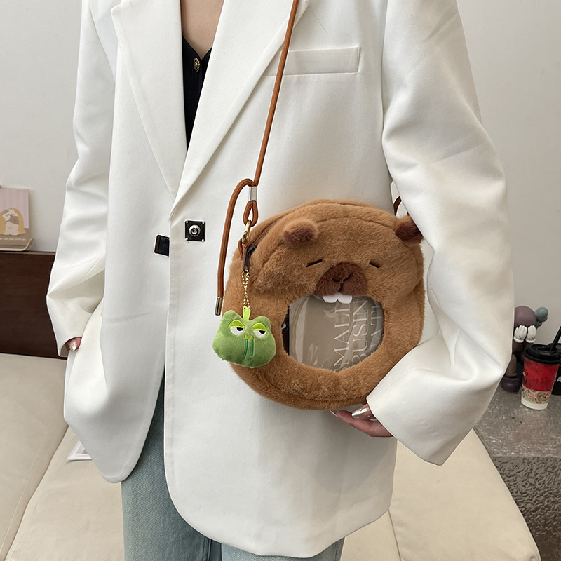 New Capibara see-through crossbody bag, girlish heart, loose change key bag, claw machine doll exchange factory wholesale Application Scenario