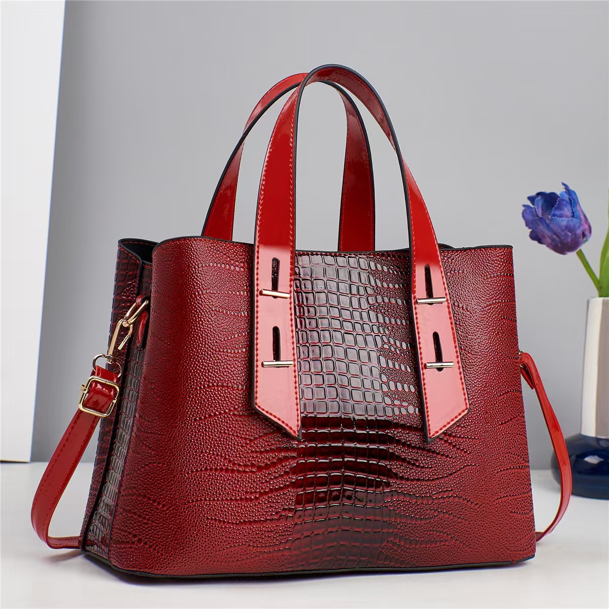 Crocodile-patterned large-capacity foreign trade bags for women, new fashionable women's bags, popular embossed women's single-shoulder bags and handbags Specification drawing