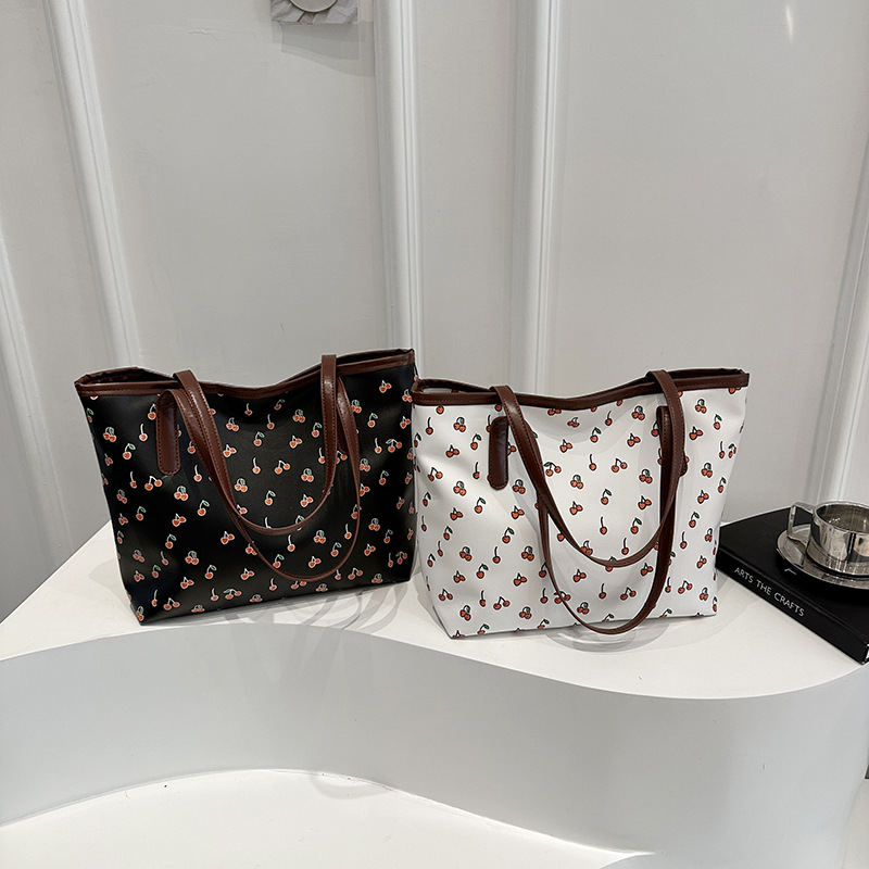Cross-border 2025 New Style, fresh and sweet printed fashion tote bag, large-capacity single-shoulder bag for work and commuting, ladies Application Scenario