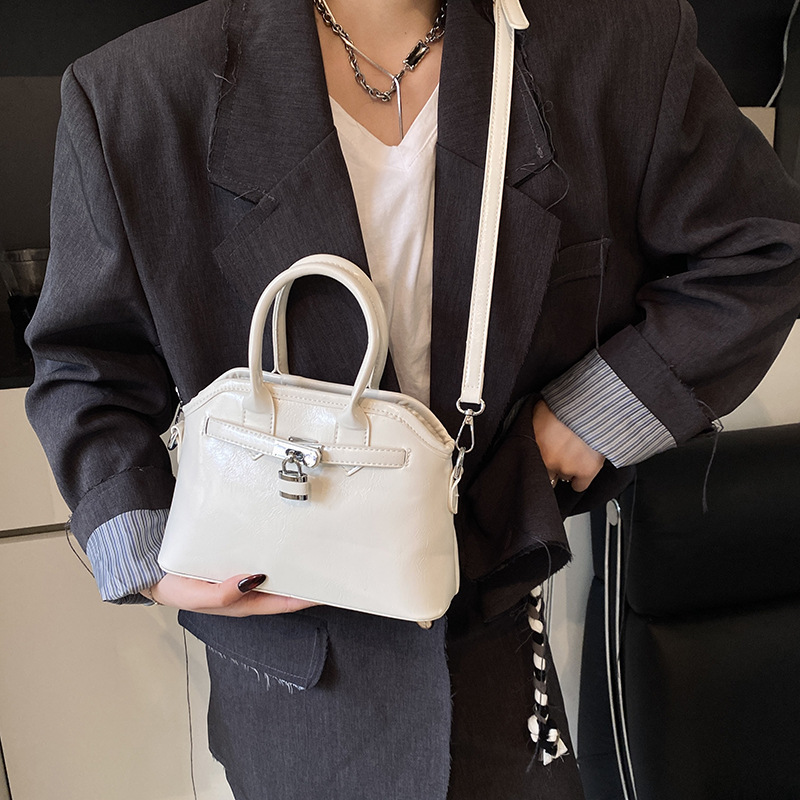 Simple soft leather handbag for women, 2025 new style, fashionable and niche single-shoulder underarm bag, high-end crossbody Kelly bag Specification drawing