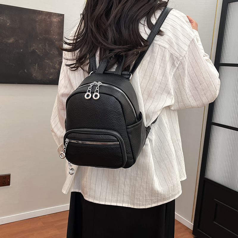 The new Spring/Summer 2025 collection is a versatile and simple handbag that exudes a high-end, fashionable and trendy vibe for women Specification drawing