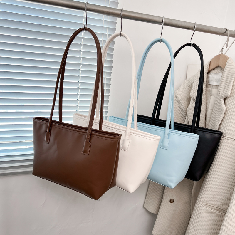 Cross-border trendy large-capacity soft-faced tote bag for women, multi-functional class and grocery shopping bag, hand-held bucket bag Application Scenario