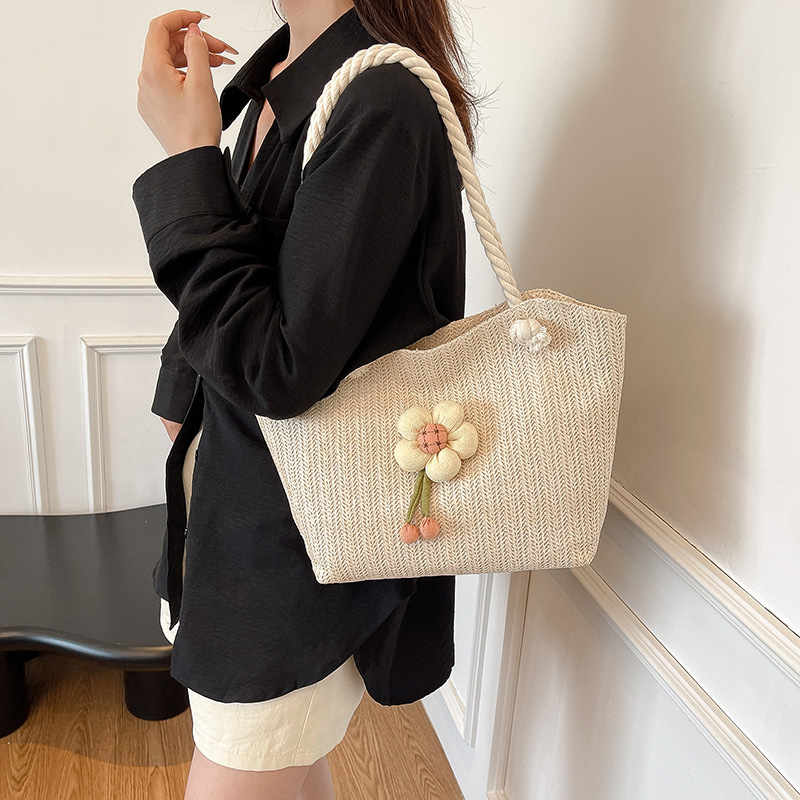 Woven straw bag for women, large capacity 2025 new summer versatile single-shoulder bag, seaside crossbody bag, commuter tote bag details Picture