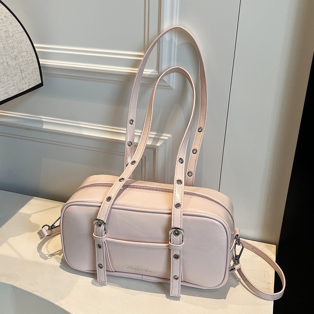 High-end retro large-capacity bag for women, new spring/Summer 2025 fashion commuting single-shoulder bag, underarm Boston bag full figure
