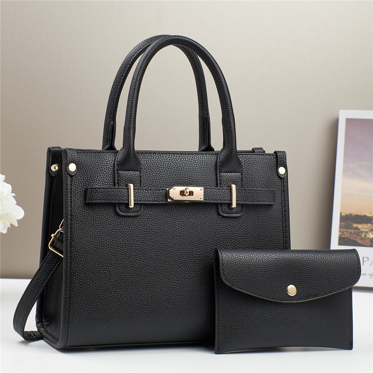 A new and elegant handbag for women in 2024, a large-capacity soft leather bag for middle-aged grandmothers and steamed buns for mothers Application Scenario