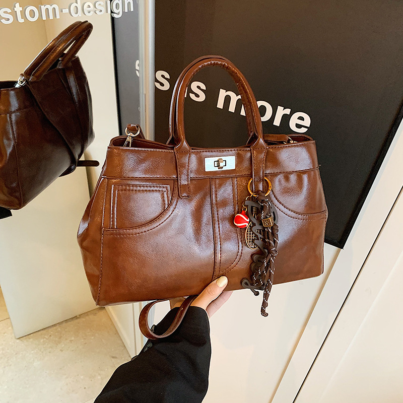 Retro women's large-capacity 2024 new casual single-shoulder crossbody bag, trendy and versatile hand-carry commuter tote bag details Picture