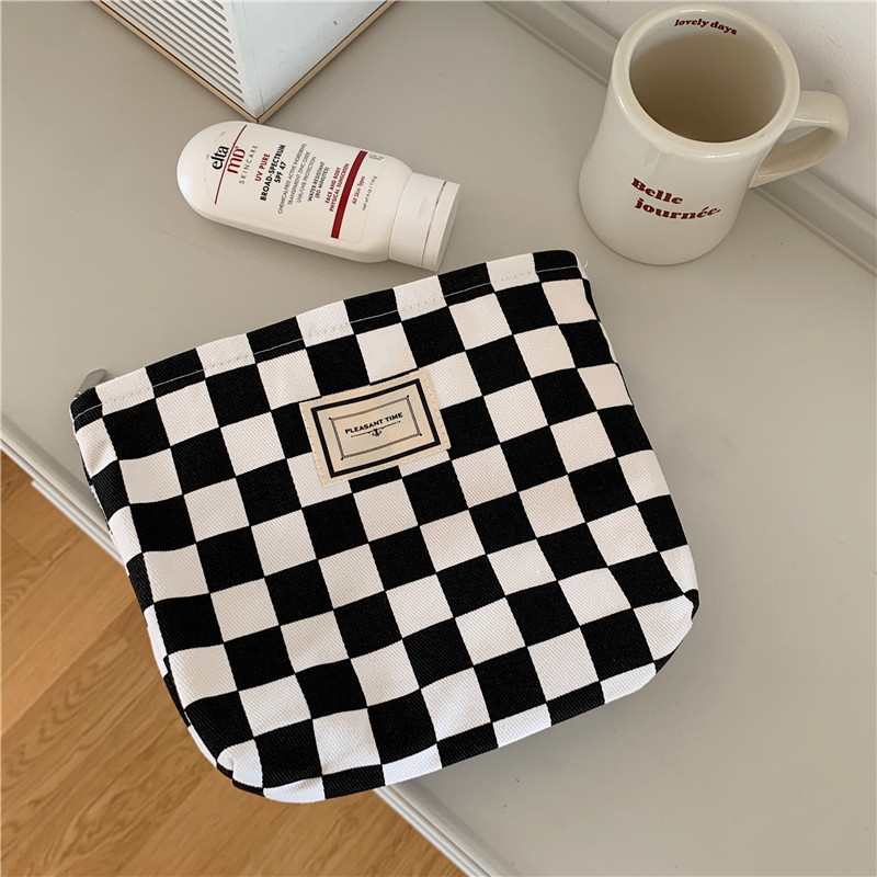 18182 Japanese and Korean chic black and white checkered canvas bag, large-capacity single-shoulder bag for women, simple student handbag Item Picture