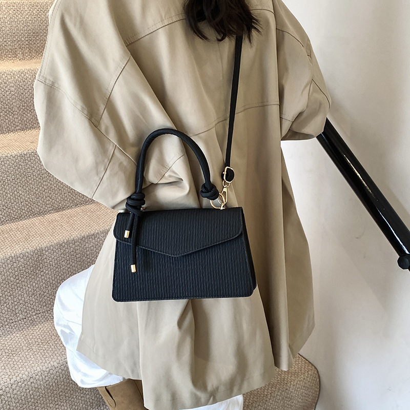 Textured, fashionable and simple handbag 2024, embossed, fresh and sweet, single-shoulder crossbody bag, trendy small square bag for women Specification drawing