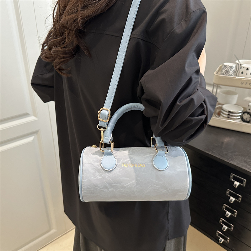 Niche and simple design pillow bag 2025, a fresh and elegant women's bag, casual, fashionable and versatile shoulder bag, crossbody bag details Picture