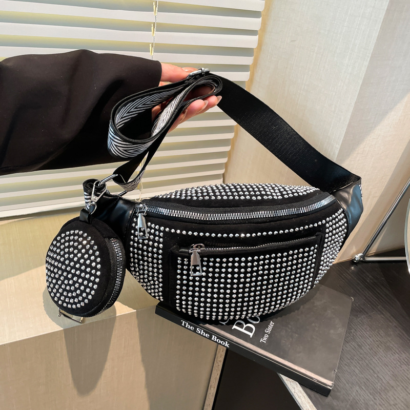 A fashionable crossbody bag with a feminine texture and bright diamonds, a niche design, an ins saddle bag, a wide shoulder strap, and a casual and trendy single-shoulder bag full figure