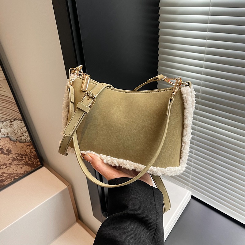 The 2024 new underarm bag, featuring a fluffy patchwork style, is a casual, high-end, and stylish single-shoulder bag with a trendy and fashionable crossbody style details Picture