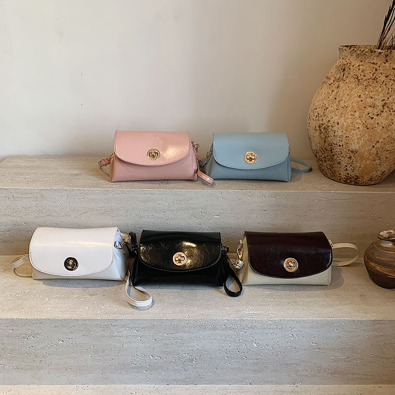 This year in 2025, high-end, stylish, versatile single-shoulder crossbody bags are in vogue, as well as elegant and stylish underarm bags for commuter women Application Scenario