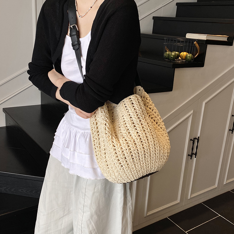 This is a new summer 2025 trendy retro hollowed-out woven single-shoulder bag for women, featuring a seaside vacation style and a large capacity bucket bag Application Scenario