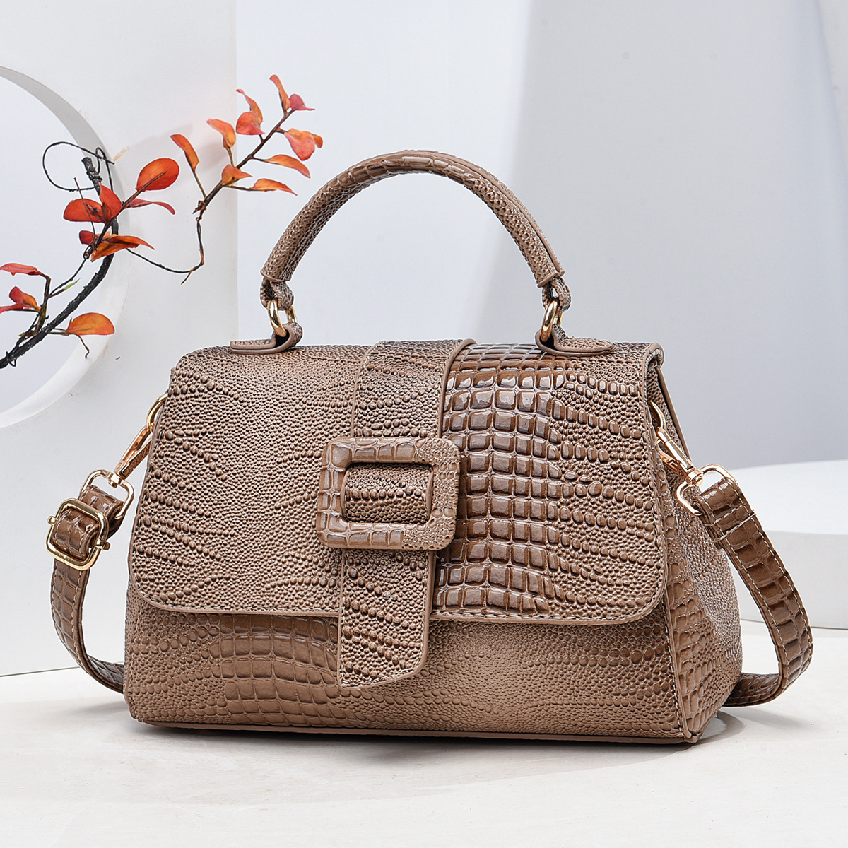 The 2024 new style of foreign trade lizard-patterned bag, a trendy and high-end light luxury women's bag, a single-shoulder bag with a high-quality crossbody small square bag details Picture