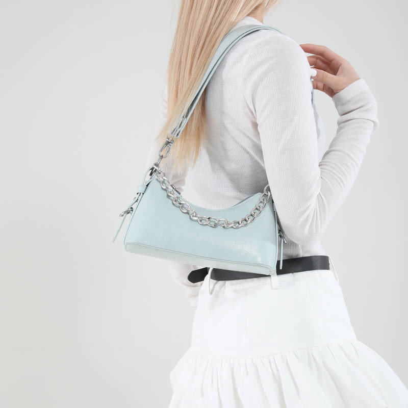 The 2025 new solid-color simple chain underarm bag with a niche design sense for women, a fashionable and trendy crossbody bag Specification drawing