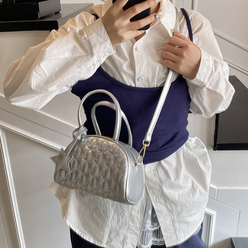 High-end handbag for women, 2025 new style, niche and versatile crossbody shell bag, casual and commuting single-shoulder armpit bag details Picture