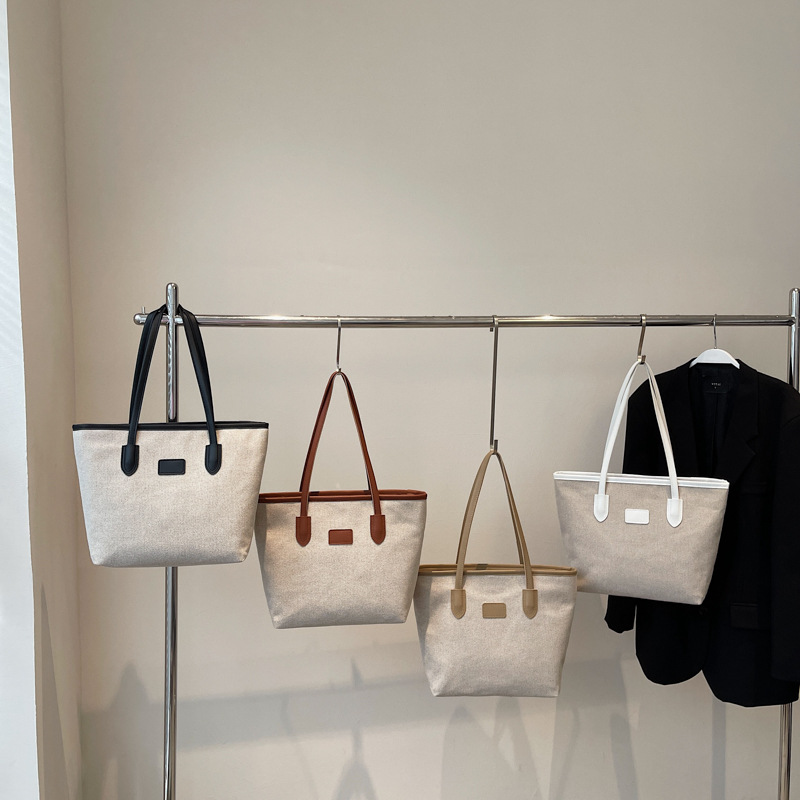 Holiday large-capacity bags for women, new versatile straw-woven bags for vacation, beach, and commuting tote bags Application Scenario