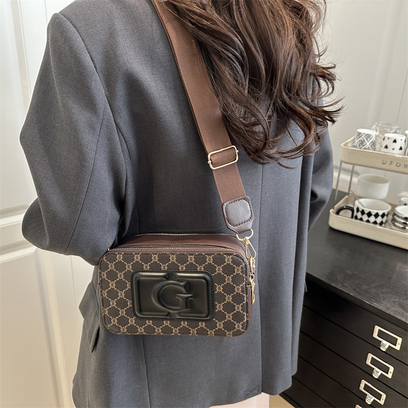 Cross-border trendy wide shoulder strap women's bags, niche trendy new small square bags, small bags, mobile phone bags, single-shoulder bags, crossbody bags details Picture