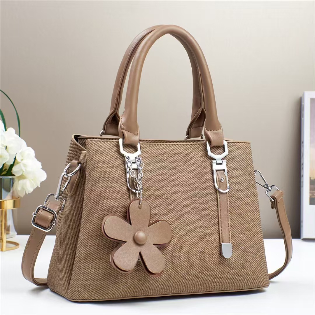 The new handbag is fashionable, elegant, simple and stylish. It has a large capacity and exquisite accessories. It is a single-shoulder crossbody women's bag for cross-border shipping details Picture