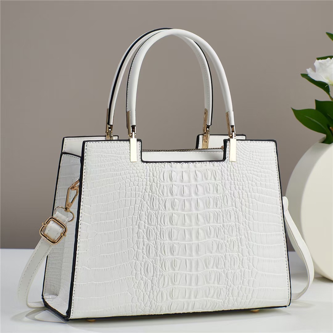 2023 new high-end crocodile-patterned genuine leather texture, simple solid color, large capacity single-shoulder hand-carry cross-border women's bag Application Scenario