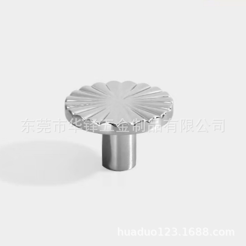 Zinc alloy bronze-colored cabinet knobs, retro flat drawer handles, kitchen, bathroom and dressing table hardware handles Item Picture